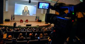 Copertina di Meloni, pizzini a FI e Lega: “Non voglio bastoni tra le ruote”