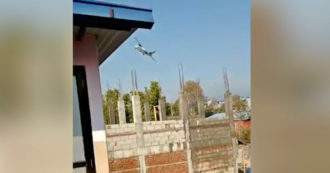 Copertina di Gli ultimi secondi prima dello schianto dell’aereo precipitato in Nepal – Video