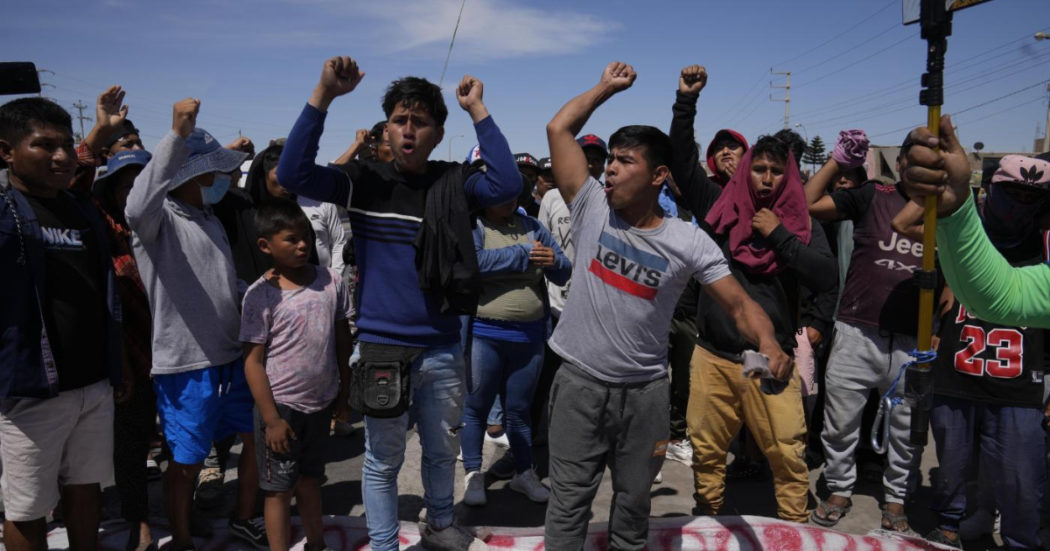 Perù, decretato lo stato di emergenza. Militari al fianco della polizia per contenere la protesta dilagante