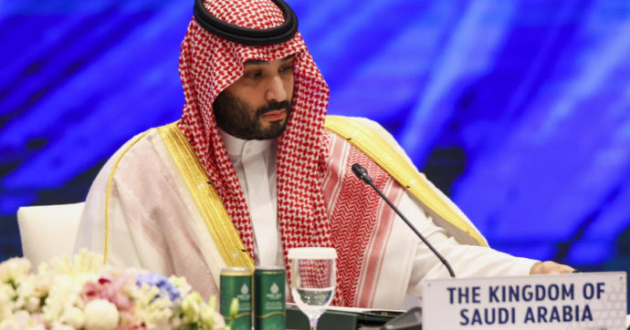 Docente saudita rischia la condanna a morte per aver diffuso su Twitter contenuti giudicati ostili dal governo di bin Salman
