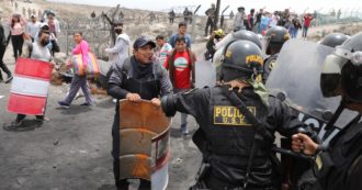 Copertina di Perù, attesi 50mila manifestanti a Lima per protestare contro il governo Boluarte. “Il 19 gennaio ci sarà uno sciopero nazionale”