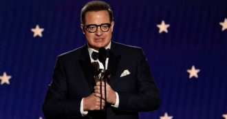 Copertina di Le lacrime di Brendan Fraser miglior attore ai Critics Choice Awards 2023 per The Whale