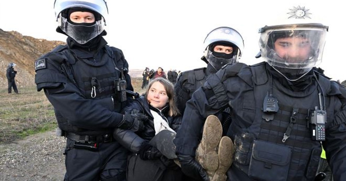 Photo of Greta Thunberg was arrested and identified by the police during a protest in Germany