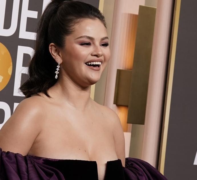 Selena Gomez replica al body shaming: “Sono un po’ grossa perché me la sono goduta durante le vacanze di Natale”