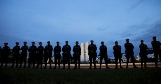 Copertina di Brasile: bolsonaristi difesi davanti alle caserme, dalla capitale all’Amazzonia. L’ombra oscura delle forze armate sul golpe