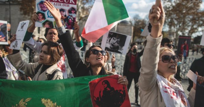 Iran, la polizia arresta uno dei “leader delle rivolte”