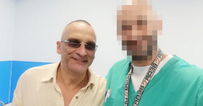 Il selfie di Matteo Messina Denaro con un infermiere e i messaggi con gli altri pazienti della clinica
