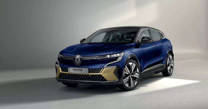 Renault, un 2022 in chiaroscuro: meno vendite ma più margini. Bene l’elettrificazione