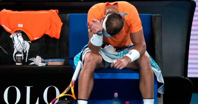 Rafa Nadal si infortuna, la moglie scoppia in lacrime: l’immagine commovente agli Australian Open
