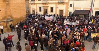 Copertina di Messina Denaro, studenti in piazza a Castelvetrano dopo l’arresto del boss: “Il 16 gennaio è il giorno della nostra liberazione”