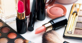 Copertina di Make up, è tempo di sfatare alcuni miti. E chi meglio di una truccatrice?