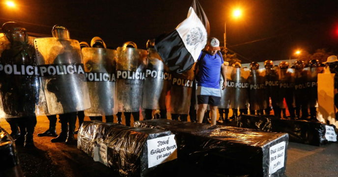 Perù in fiamme, domani mega manifestazione pro-Castillo