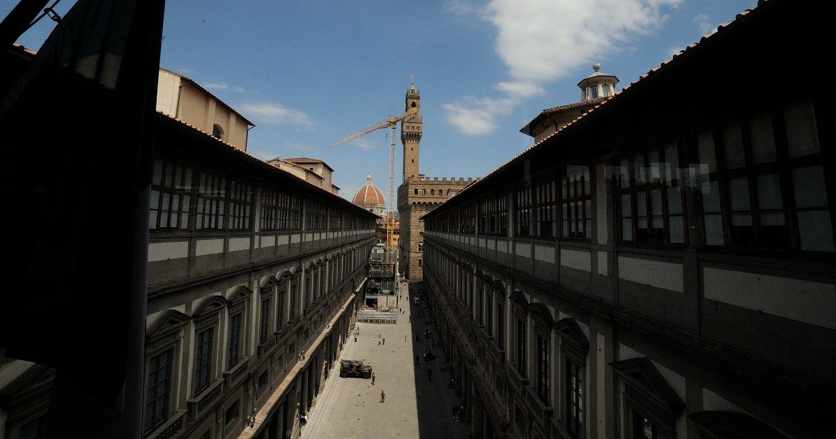 Uffizi, chi si rivede: tornano in sala oltre 200 Autoritratti (su quasi 2mila). Arriva in visita pure Sangiuliano (ma per inaugurare il ristorante)