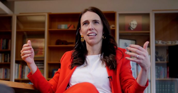 Nuova Zelanda, la premier si dimette: “Sono troppo stanca”