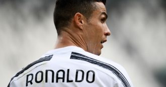 Copertina di Juventus, la ‘carta’ di Cristiano Ronaldo e la pista United: “I 19,9 milioni al calciatore legati a rate e bonus del Manchester per la cessione”