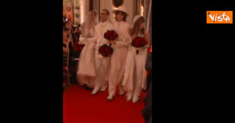 Copertina di I Maneskin si sposano, il matrimonio della band in abito bianco per l’uscita dell’album Rush
