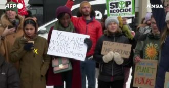 Copertina di Greta Thunberg partecipa a una protesta dei “Fridays for Future” al World Economic Forum di Davos – Video