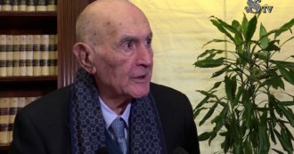 Copertina di Shoah, Sami Modiano racconta la deportazione al campo di Birkenau ai ragazzi del liceo: “Ora sarete anche voi testimoni”