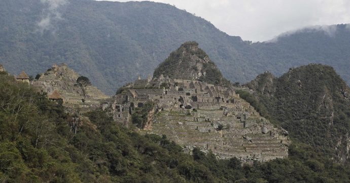 Perù, chiusa Machu Picchu per blocco ferroviario: tra i turisti “intrappolati” anche diversi italiani