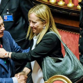 Copertina di 80 tank per l’Ucraina, 150 mila firme per cacciare Nordio: il Fatto di domani 26 gennaio