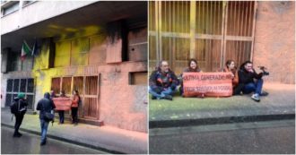 Copertina di Nuovo blitz di Ultima generazione a Firenze, tre attivisti imbrattano la sede regionale del Mef: “Basta finanziare le aziende del fossile”