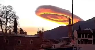 Copertina di “Ma cosa è?” Il curioso fenomeno atmosferico ripreso in Turchia che fa pensare a un Ufo. Le immagini fanno il giro del mondo