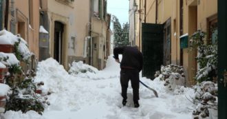 Copertina di San Marino si sveglia innevata: caduti nella notte 30 centimetri e continua a nevicare
