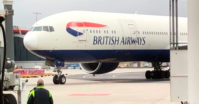 Verona, atterraggio d’emergenza all’aeroporto Catullo per un volo da Londra: “Fumo dalla cabina di pilotaggio”