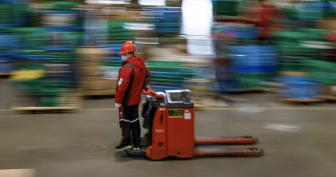 “Interrompo la cura per non essere licenziata”. Lavoratori fragili senza tutele, in balia dei datori per colpa della politica | Le storie