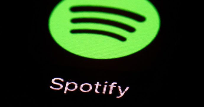 Spotify fa utili netti per 65 milioni di euro, ma taglia il 17 per cento del personale: a rischio 1.600 dipendenti