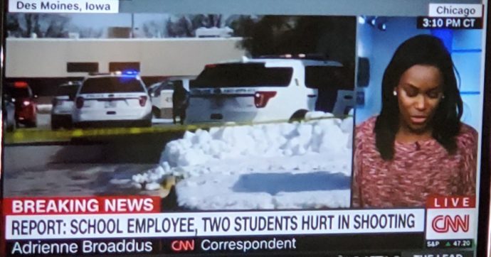 Usa, sparatoria in una scuola dell’Iowa: un insegnante e due studenti feriti. Due persone sotto custodia della polizia