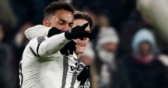 Copertina di Orgoglio Juve, a fine partita la squadra si stringe intorno a Danilo: il capitano commosso