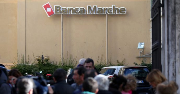 Copertina di Crac Banca Marche, 10 anni al dg Bianconi