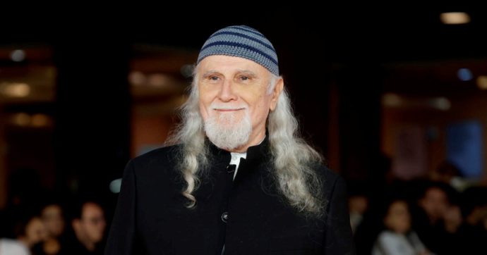 Moni Ovadia: “Zelensky a Sanremo? La guerra non è show. Basta umiliare Putin”