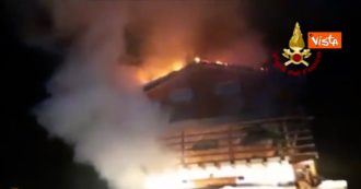 Copertina di Incendio in un hotel in Friuli Venezia Giulia: le fiamme divorano lo stabile – Video