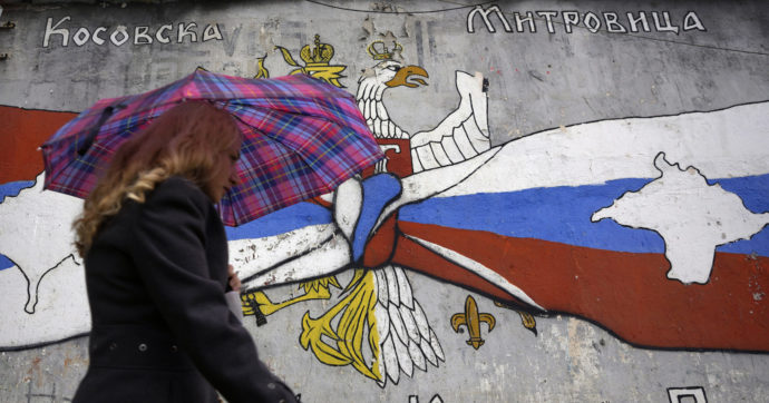 Sostenere che la pace in Ucraina mette a rischio il Kosovo è folle. Ma se finisce la guerra, per l’Ue finisce la scusa