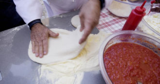 Copertina di L’inflazione si mangia la margherita. In un anno il costo per preparare una pizza è salito del 30%