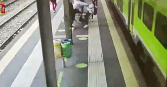 Copertina di Seregno, 15enne spinto sotto il treno in corsa per “vendetta”: ecco il video dell’aggressione