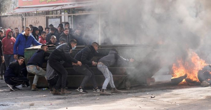 Gerusalemme, si spara ancora: a 13 anni  ferisce padre e figlio