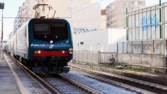 Copertina di Treno regionale “tamponato” da treno merci a Pontassieve: nessun ferito. Circolazione in tilt sulla Roma-Firenze