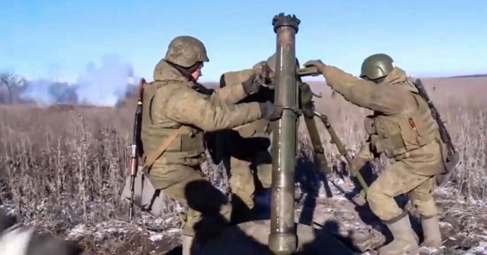 Kiev, l’“hotline” contro i nemici: “I russi si arrendono al telefono”