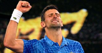 Copertina di Novak Djokovic vince gli Australian Open e torna numero 1 al mondo: anche Tsitsipas spazzato via in 3 set