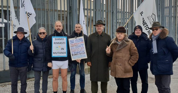Veneto Banca, l’ex ad Consoli condannato in appello. Risparmiatori manifestano in mutande