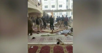Copertina di Attacco terroristico in Pakistan, le immagini all’interno della moschea subito dopo l’esplosione