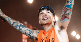 Copertina di Sanremo 2023, Ultimo da lavavetri a quella notte al telefono con Venditti: “Non smettete mai di credere nelle favole”