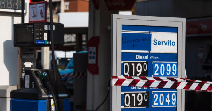 Controlli della Gdf sui benzinai, quasi due su cinque non in regola con le nuove disposizioni. Prezzi ancora in rialzo