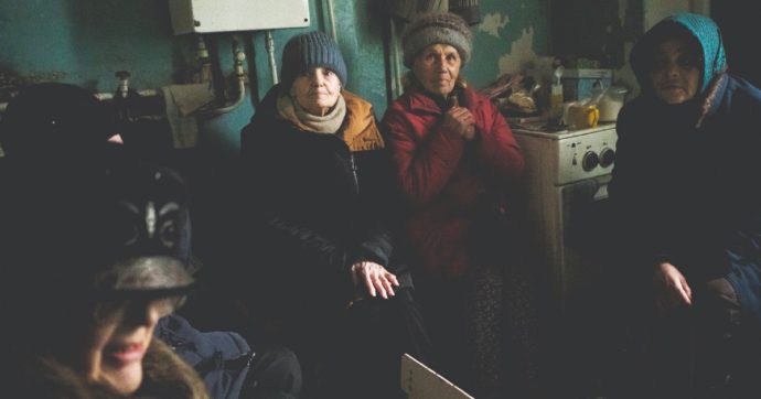 Ucraina, il popolo degli scantinati di Bakhmut: “Sogniamo pace”