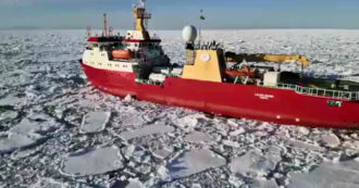 Copertina di Antartide, nave rompighiaccio italiana raggiunge il punto più a Sud mai raggiunto: eccola in azione