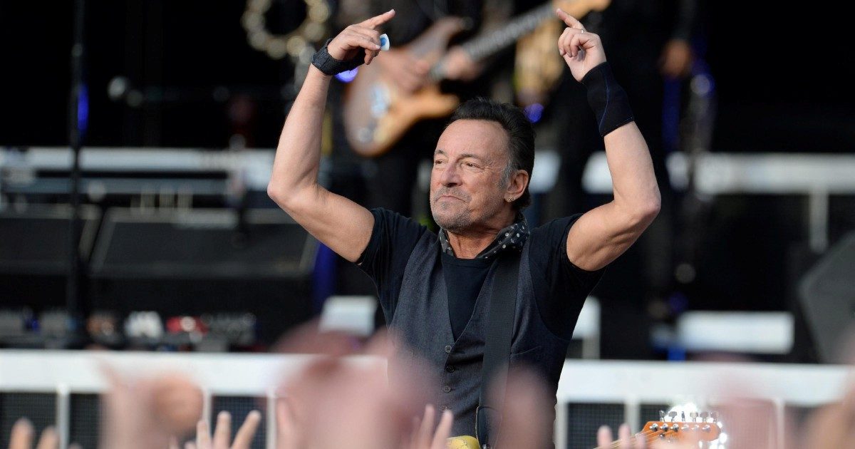 Bruce Springsteen rinvia tutti i concerti del tour 2023: “Sono in via di guarigione, non vedo l’ora di vedervi il prossimo anno”