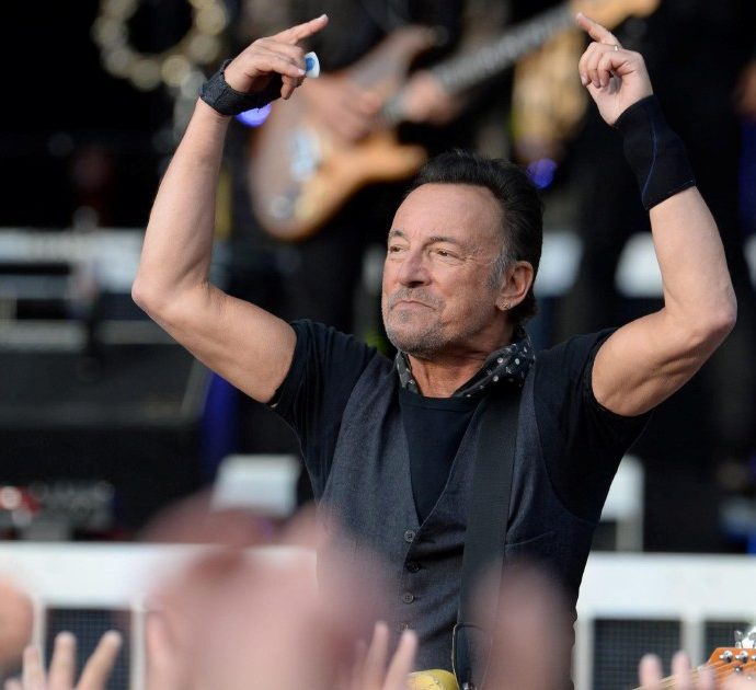 Bruce Springsteen a Ferrara, ok al concerto dalla Commissione Vigilanza. È polemica: “Annullate per solidarietà”. L’organizzatore (Trotta): “Non è zona rossa”